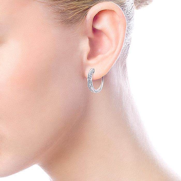 Gabriel & Co Silver Twisted 15mm White Sapphire Huggie Earrings - Image 3